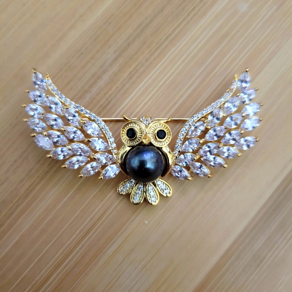 Tahitian Pearl Owl Brooch